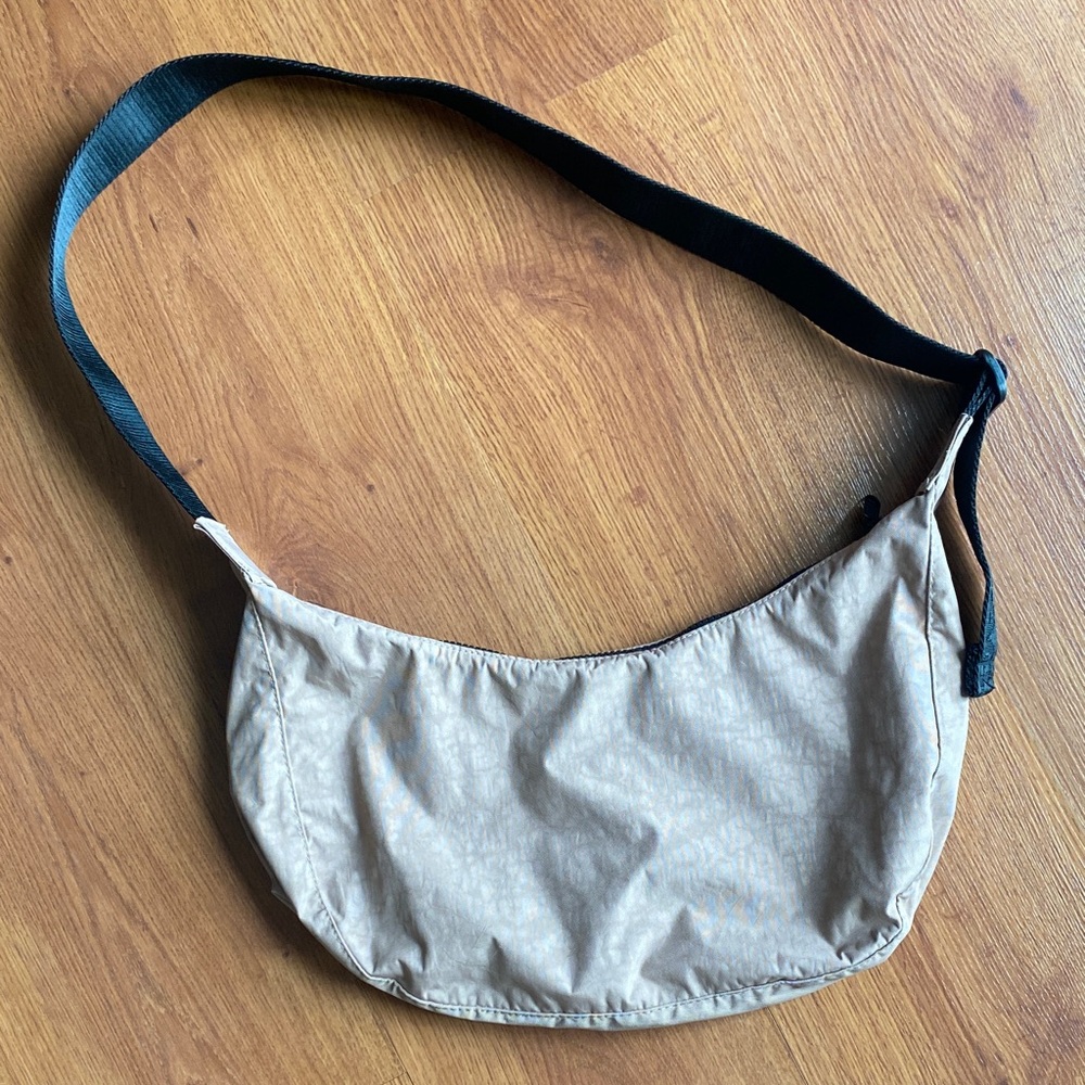 Medium crescent - Picture 2 of 13